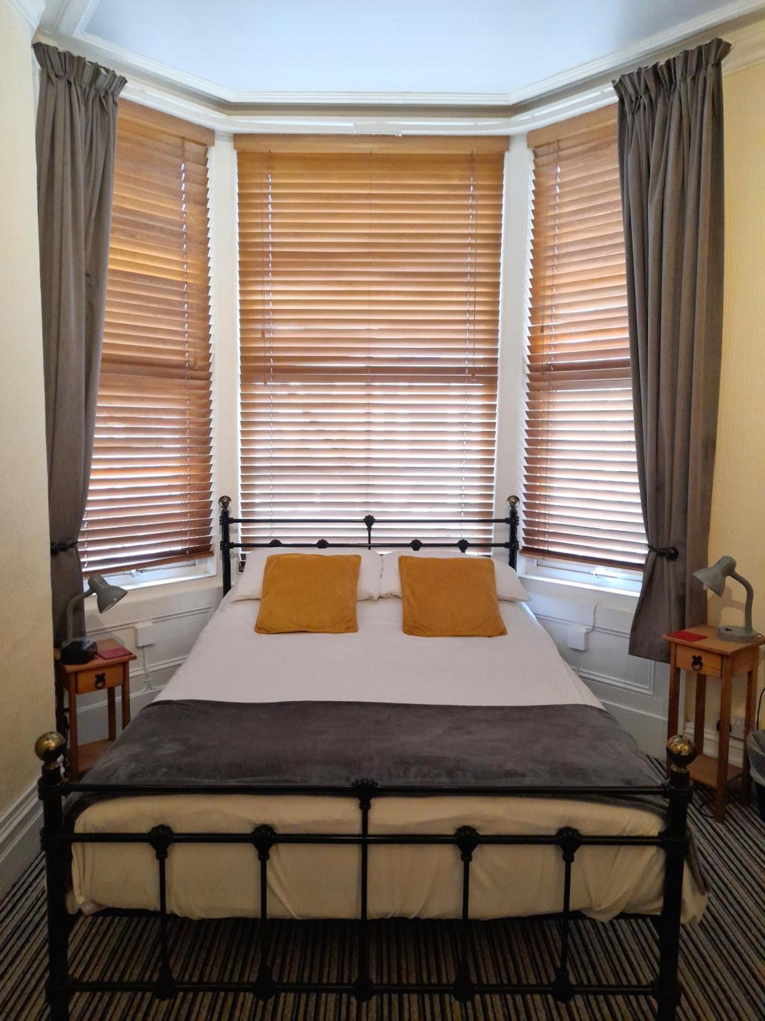 Phoenix Guest House Μπλάκπουλ Δωμάτιο φωτογραφία